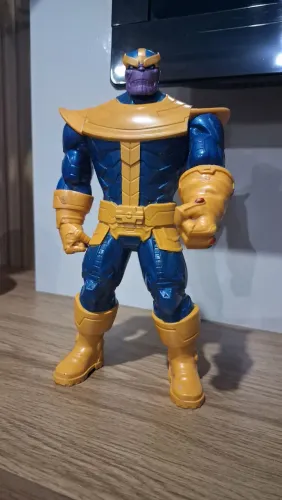 Boneco Thanos 24cm