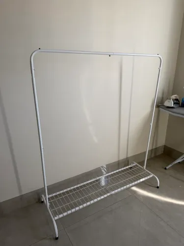 Arara de roupa resistente
