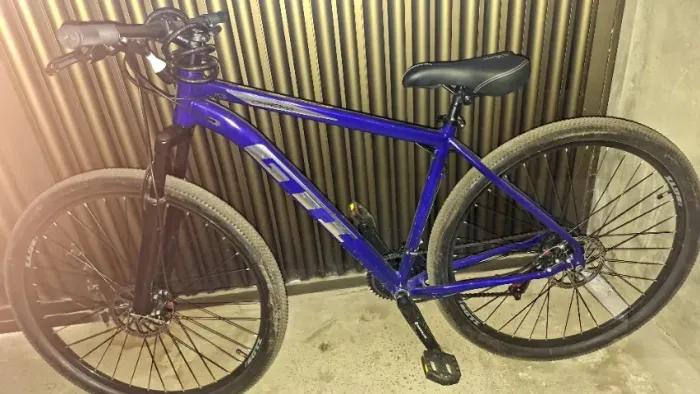 Vendo bike aro 29, quadro 19, a bike está nova apenas 1 semana de uso