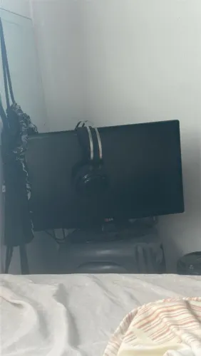 Vendo munitor e headset junto 180 valor negociável