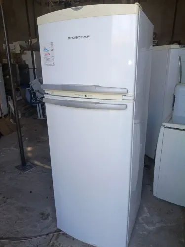 Vendo geladeira Brastemp froz fry 370 litros funcionando bem