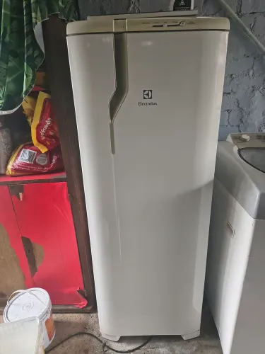 Vendo geladeira aceito cartão acréscimo se for parcelar por causa da taxa da máquina