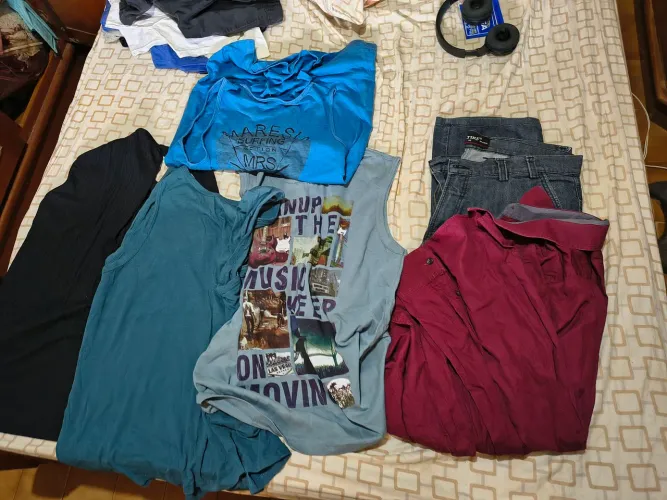 Kit de 4 camisas regatas tamanho G, calça e Camisa social 