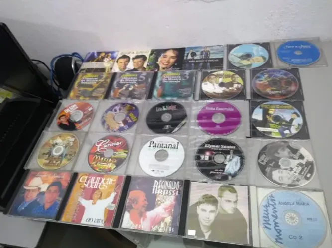 Cds Duplas Sertanejas, Forrós e Sofrência ( Podem ser usados como Artesanato & Decoração