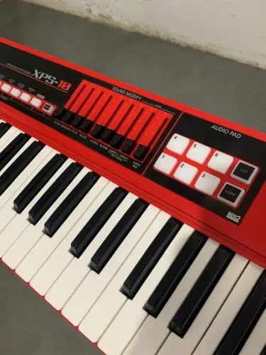 XPS 10 Roland Vermelho