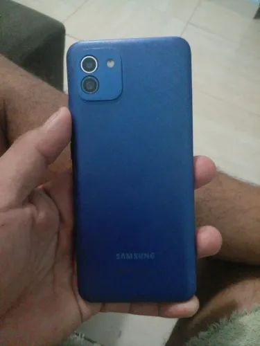 Vende se  Samsung  A03 bom pra quebra galho 300 zerado!