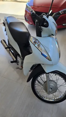 Vendo Biz 110i impecável. Único dono. Baixíssima quilometragem. Moto linda! R$ 13.000,00