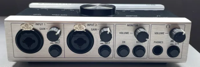 Interface de Áudio NI Komplete Audio 6 