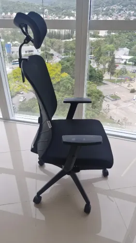 Cadeira de escritório com apoio para a cabeça