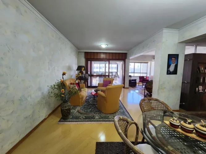 Amplo apartamento central totalmente reformafdo