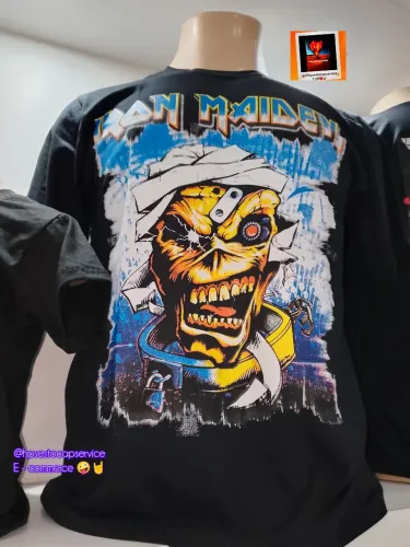 Camisa com estampa do iron Maiden..