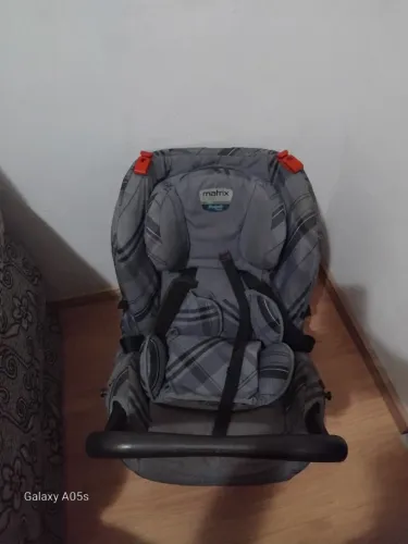 Cadeirinha para carro burigoto , ótimo estado para crianças até 25 kg