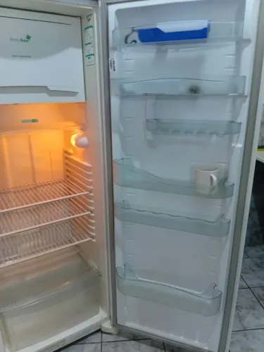 Vendo Geladeira em ótimo estado de uso