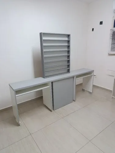 Vendo bancada de manicure com expositor de esmaltes