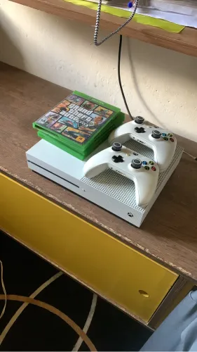 Xbox one S 1tb de memória