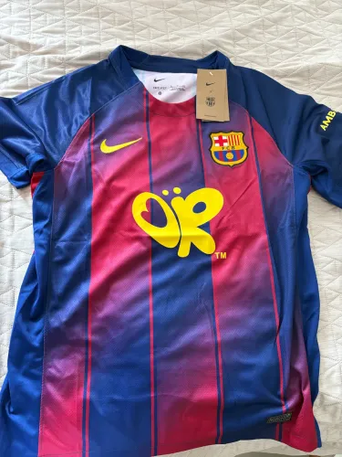 Camisa tamanho P Barcelona x Olivia Rodrigo