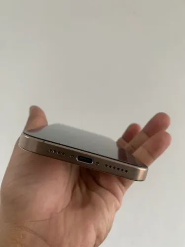 iPhone 16 pro max 256gb não pega chip?