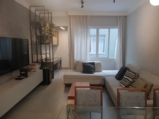 Locação Apartamento Reformadíssimo com 98 m2 com 2 quartos sendo 1 suíte em Pinheiros R$