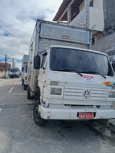 Caminhão baú 3/4