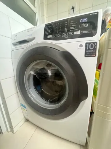 Lavadora Frontal Electrolux 11kg Inverter Premium Care c/ Água Quente - 220V