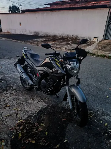 Yamaha Fazer 250 BlueFlex 2015 - Pronta para rodar
