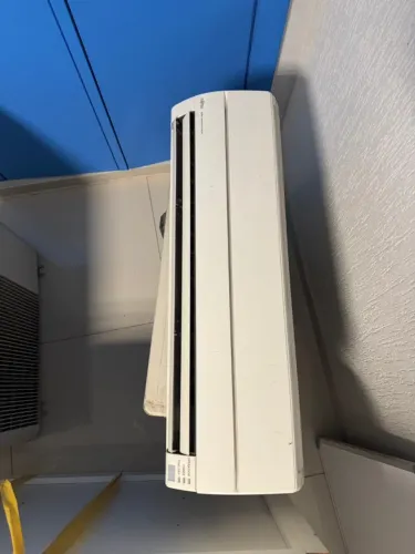 Ar-Condicionado Split Fujitsu 12.000 BTUs - Quente e Frio - Completo