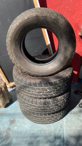 4 pneus 265/70 R16 estado de novo