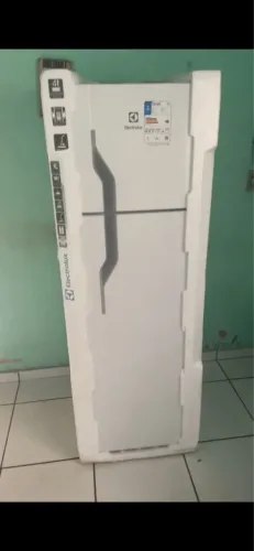 Geladeira Eletrolux 260L