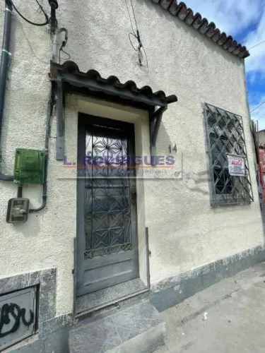 Excelente casa frente de rua em Piedade!