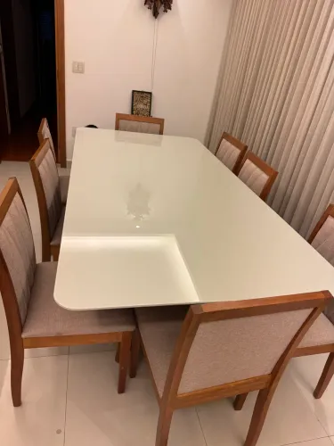 Mesa com 8 cadeiras