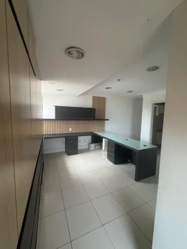 Alugo Sala ampla com 80m2 na Av dos Holandeses