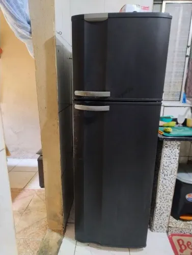 Geladeira Electrolux DC39 Frost Free 359L - Envelopada de Preto