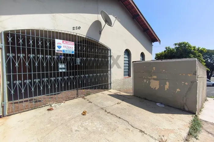 Casa para locação com 3 quartos sendo um suíte, 1.300 mensais Prados, Itapira ,SP.
