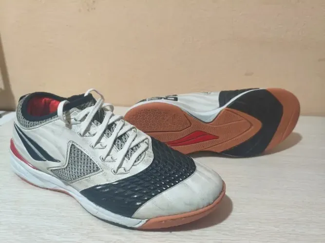 Vendo chuteira de futsal max 1000