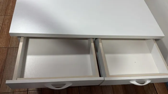 Vendo mesa branca para escritório avista 200$ aceito oferta