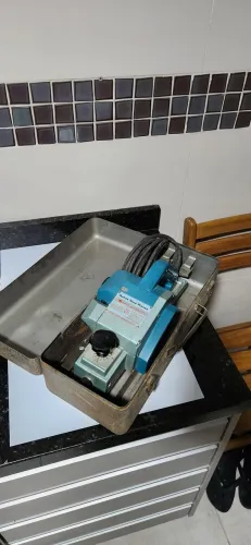 Plaina makita linha profissional mod 1100