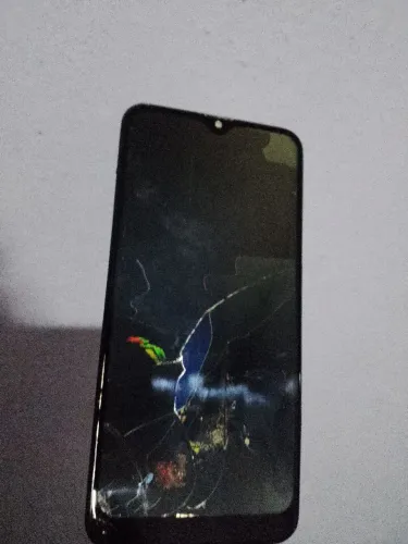 (Samsung Galaxy A20)  tela trincada !<br><br>Tela trincada e display queimado