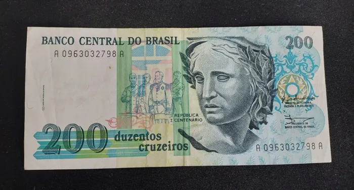 Nota Antiga De 200 Cruzeiros ( Efigie Da República)
