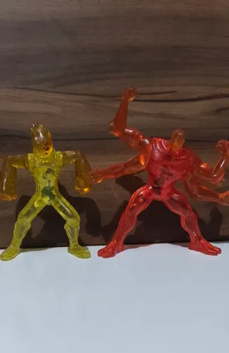 Kit Bonecos Ben 10 Quatro Braços e Chama