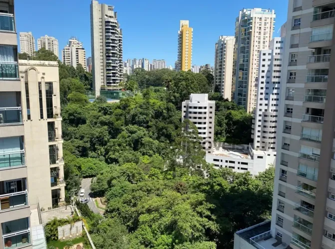 Cobertura no meio do verde do Panamby