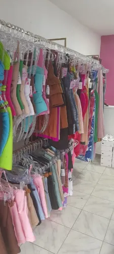 Araras, manequins, balcão, e cabides!