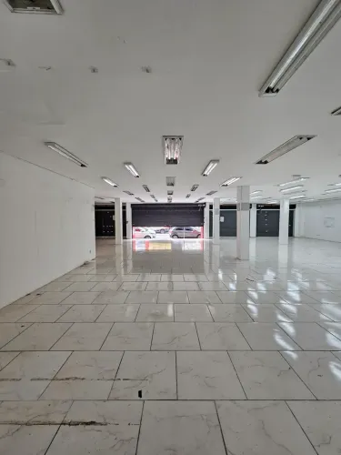 Ponto comercial/Loja/Box para aluguel tem 380 metros quadrados