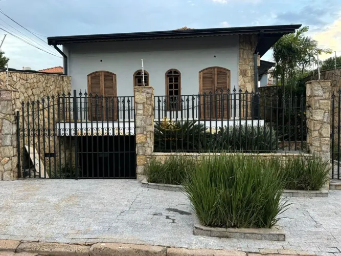 CASA COM PISCINA A VENDA E LOCAÇÃO CHACARA DA BARRA