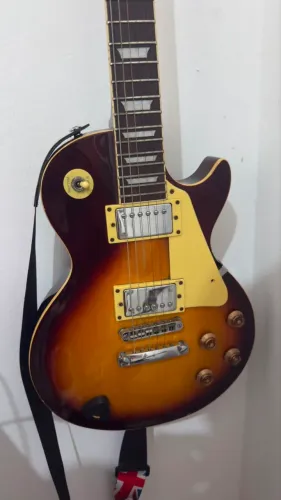 Guitarra LES PAUL marca EKO