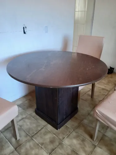 Mesa Redonda (marrom)