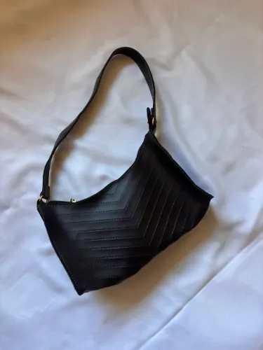 Bolsa marrom pequena com alça 