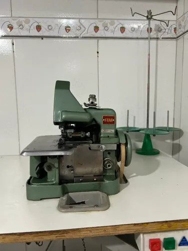 Máquina Overlock