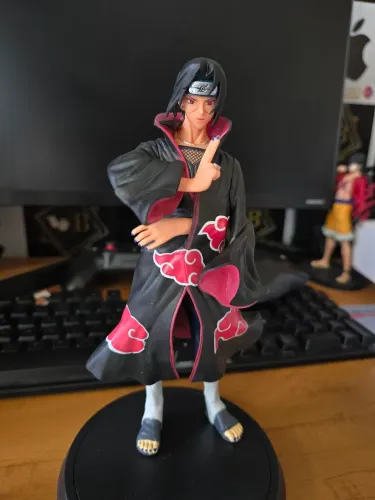 Boneco Itachi