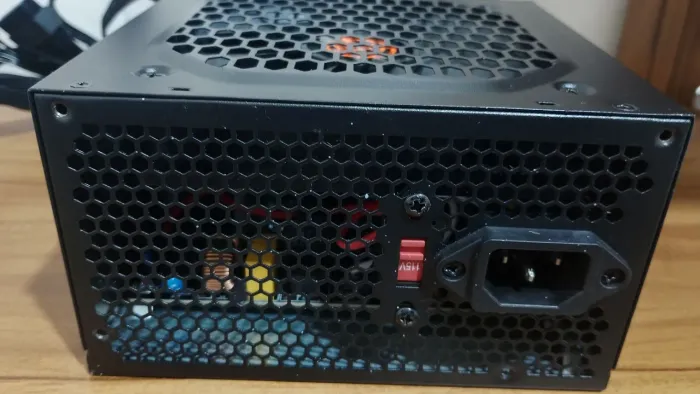 ? Fonte de Alimentação para PC - Nova, Sem Uso! ?