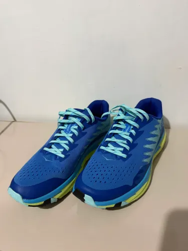 Tênis de Corrida HOKA Torrent 3 (Tam 43)